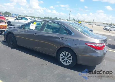 2015 Toyota Camry Le z USA, uszkodzony, nr VIN 4T4BF1FK8FR446020